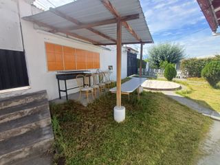 Casa con Terreno Independiente de 741 m2 en Venta en Calderón