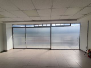 Oficina amplia en piso alto en Venta en el Valle de los Chillos Sector San Luis