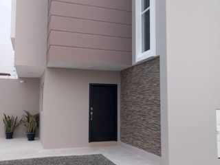 Casa nueva en venta con amplio patio, sector norte de Manta, Ecuador