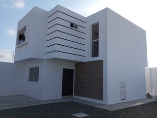 Casa nueva en venta con amplio patio, sector norte de Manta, Ecuador