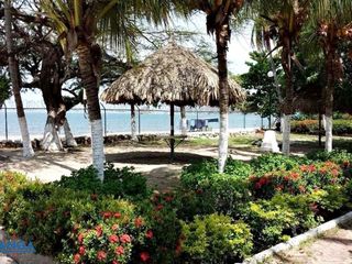 Venta de Casa con Vista al Mar de Playa Salguero en Santa Marta, Colombia