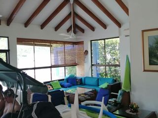 CASA  BARATA TIPO CHALET POBLADO DE SAN MARCOS RICAURTE CUNDINAMARCA 580 MILLONES