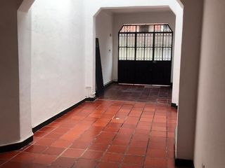 Foto 2 de CASA UBICADA EN MARLY