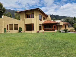 AMPLIA Y ACOGEDORA RESIDENCIA EN URBANIZACIÓN EXCLUSIVA - RINCÓN DEL VALLE