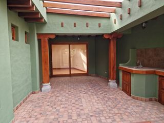 AMPLIA Y ACOGEDORA RESIDENCIA EN URBANIZACIÓN EXCLUSIVA - RINCÓN DEL VALLE