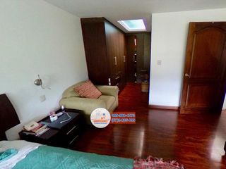 Amplia casa con jardines de venta, Sector Colegio Santa Ana, C449