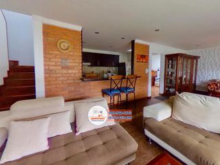Amplia casa con jardines de venta, Sector Colegio Santa Ana, C449