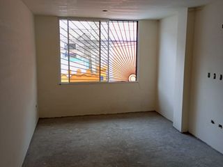 Foto 19 de Casa de venta,346m2 de construcción en 180m2 de terreno, a 100m2 de la Av. Martha Bucaram, Sector TÍA de la Cdla Ibarra Quito, Ecuador