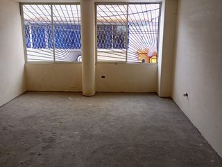 Foto 20 de Casa de venta,346m2 de construcción en 180m2 de terreno, a 100m2 de la Av. Martha Bucaram, Sector TÍA de la Cdla Ibarra Quito, Ecuador