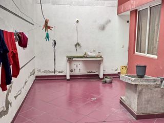 Foto 13 de Casa de venta,346m2 de construcción en 180m2 de terreno, a 100m2 de la Av. Martha Bucaram, Sector TÍA de la Cdla Ibarra Quito, Ecuador