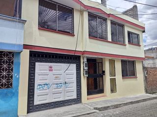 Foto 2 de Casa de venta,346m2 de construcción en 180m2 de terreno, a 100m2 de la Av. Martha Bucaram, Sector TÍA de la Cdla Ibarra Quito, Ecuador