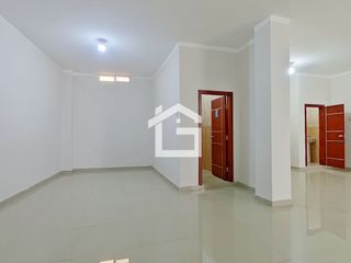 Foto 4 de Trabaja con Estilo: Oficina de 100m² en Avenida Principal, Cafetería y Oficina Privada en Machala
