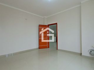 Foto 6 de Trabaja con Estilo: Oficina de 100m² en Avenida Principal, Cafetería y Oficina Privada en Machala