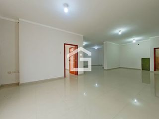 Foto 2 de Trabaja con Estilo: Oficina de 100m² en Avenida Principal, Cafetería y Oficina Privada en Machala