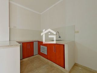 Foto 3 de Trabaja con Estilo: Oficina de 100m² en Avenida Principal, Cafetería y Oficina Privada en Machala