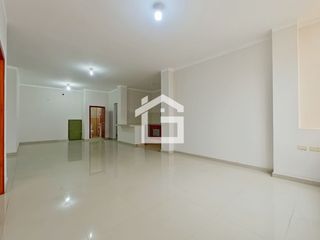 Foto 5 de Trabaja con Estilo: Oficina de 100m² en Avenida Principal, Cafetería y Oficina Privada en Machala