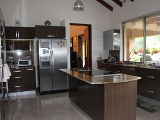 Foto 35 de Gorgeous One Level Home with Private Lake in Heart of LLanogrande