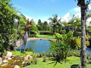 Foto 17 de Gorgeous One Level Home with Private Lake in Heart of LLanogrande