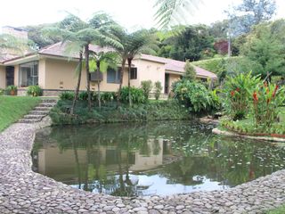 Foto 32 de Gorgeous One Level Home with Private Lake in Heart of LLanogrande