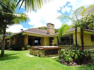 Foto 7 de Gorgeous One Level Home with Private Lake in Heart of LLanogrande