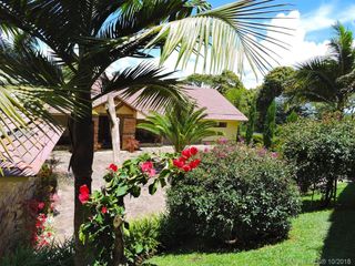 Foto 4 de Gorgeous One Level Home with Private Lake in Heart of LLanogrande