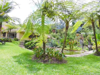 Foto 8 de Gorgeous One Level Home with Private Lake in Heart of LLanogrande