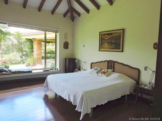 Foto 23 de Gorgeous One Level Home with Private Lake in Heart of LLanogrande
