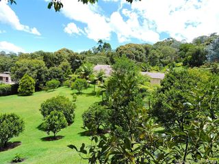 Foto 11 de Gorgeous One Level Home with Private Lake in Heart of LLanogrande