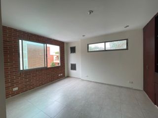 Casa Multifamiliar en Arriendo, Villa Campestre