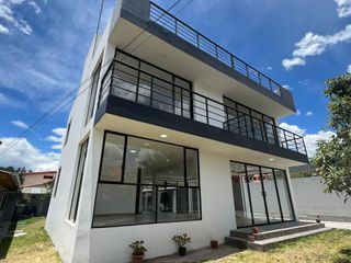 Foto 1 de VENTA CASA, INDEPENDIENTE DENTRO DE URBANIZACIÓN, CONOCOTO,  VALLE DE LOS CHILLOS, QUITO ECUADOR
