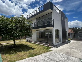 Foto 3 de VENTA CASA, INDEPENDIENTE DENTRO DE URBANIZACIÓN, CONOCOTO,  VALLE DE LOS CHILLOS, QUITO ECUADOR