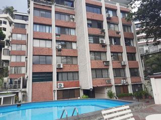Foto 1 de En venta - Departamento amoblado en Urdesa
