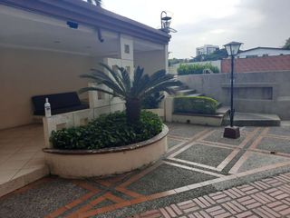 Foto 2 de En venta - Departamento amoblado en Urdesa