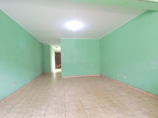 Foto 5 de Casa en Venta de 200 m² de 11 Habitaciones en Sol de Vitarte, Ate