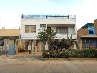 Foto 1 de Casa en Venta de 200 m² de 11 Habitaciones en Sol de Vitarte, Ate