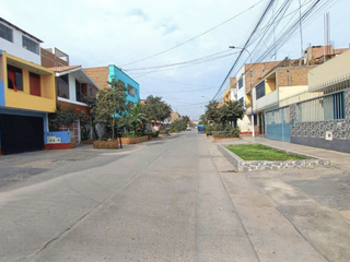 Foto 3 de Casa en Venta de 200 m² de 11 Habitaciones en Sol de Vitarte, Ate