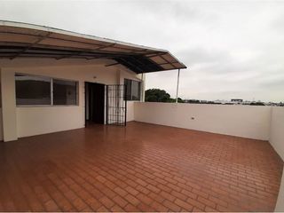 SE VENDE DOS CASAS COMERCIALES EN URDESA