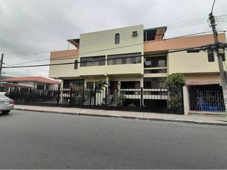 SE VENDE DOS CASAS COMERCIALES EN URDESA