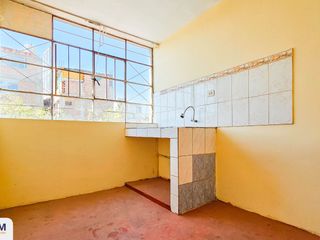 CASA EN VENTA DE 3 PISOS A 3 MINUTOS DE METRO - HUNTER