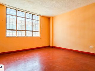 CASA EN VENTA DE 3 PISOS A 3 MINUTOS DE METRO - HUNTER
