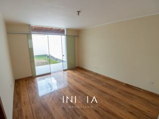 Venta de Amplio Duplex Tipo Casa 1er y 2do Piso en Las Gardenias - Surco