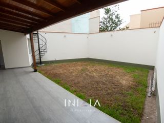 Venta de Amplio Duplex Tipo Casa 1er y 2do Piso en Las Gardenias - Surco