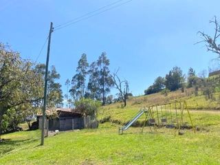 Hermosa quinta en venta con 4.000m2 de terreno Vía Guangarcucho - Jadán.