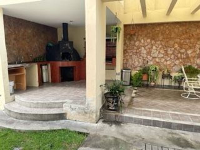 HERMOSA CASA DE LUJO EN VENTA EN LA ARMENIA URB LOS PINOS