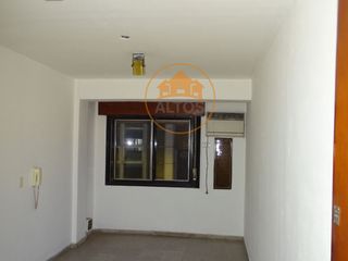 OFICINA, FRENTE. ARTIGAS 130. ZONA TRIBUNALES. ESCRITURA.