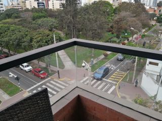 VENDO, Moderno departamento, frente a parque