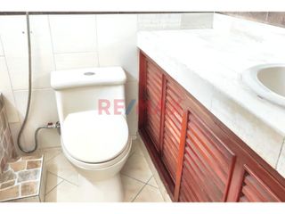Foto 9 de Alquiler De Amplio Departamento En La Molina incluye 2 Cocheras