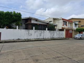 Venta de casa esquinera de una planta en Barrio del Seguro sur de Guayaquil