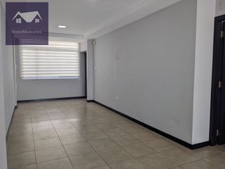 Venta linda casa 3 dormitorios, ubicada dentro de Conjunto Privado con piscina, Sector el Arenal, Tumbaco