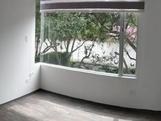 CASA MODERNA EN CONJUNTO CERRADO TUMBACO